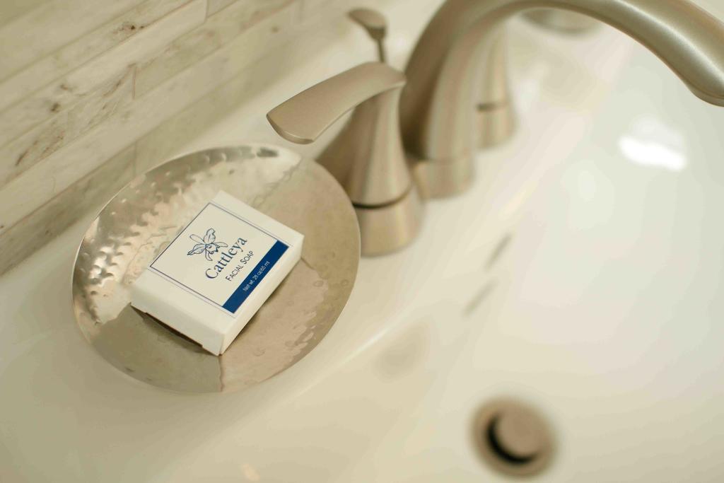 Cattleya Luxury Suites Кінгстон Номер фото